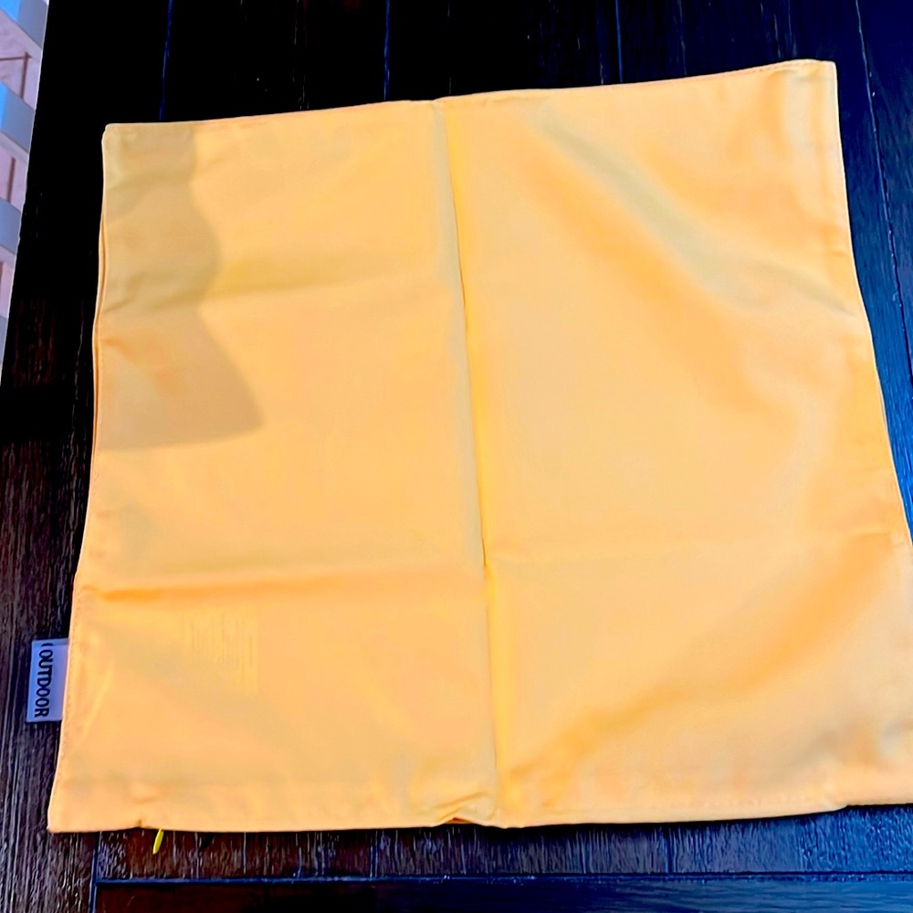 MIULEE OUT DOOR ACCENT PILLOW COVERS. 16 X 16